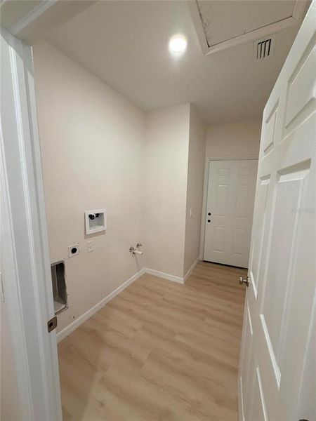 Spacious, unfurnished interior of a new home in , Port Charlotte (Image 29).