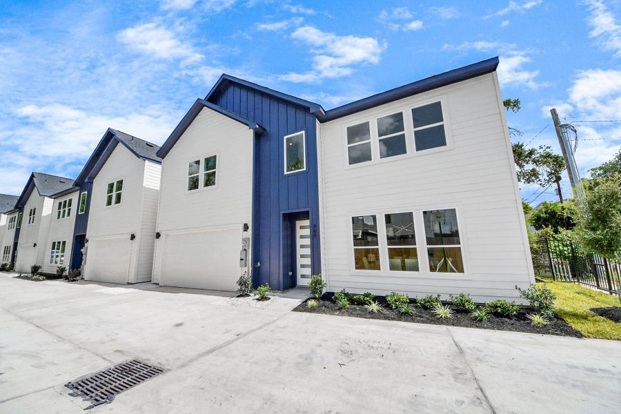 Front exterior of a new home in , Houston, TX, highlighting curb appeal (Image 22).