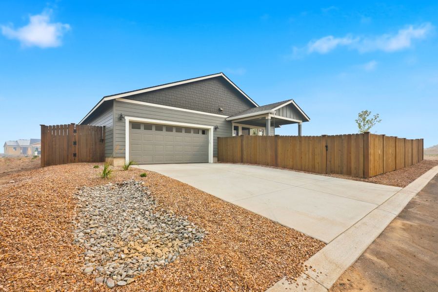 Exterior details and patio area of a home in IronHorse, Prineville (Image 23).