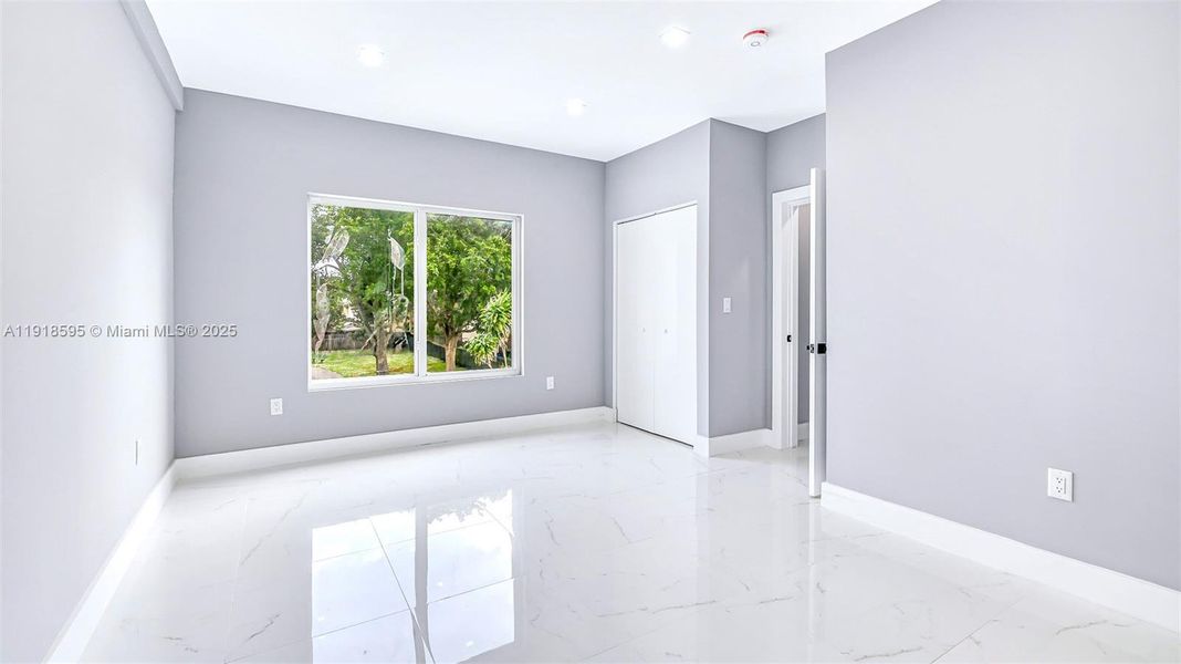 Spacious, unfurnished interior of a new home in , Fort Lauderdale (Image 17).