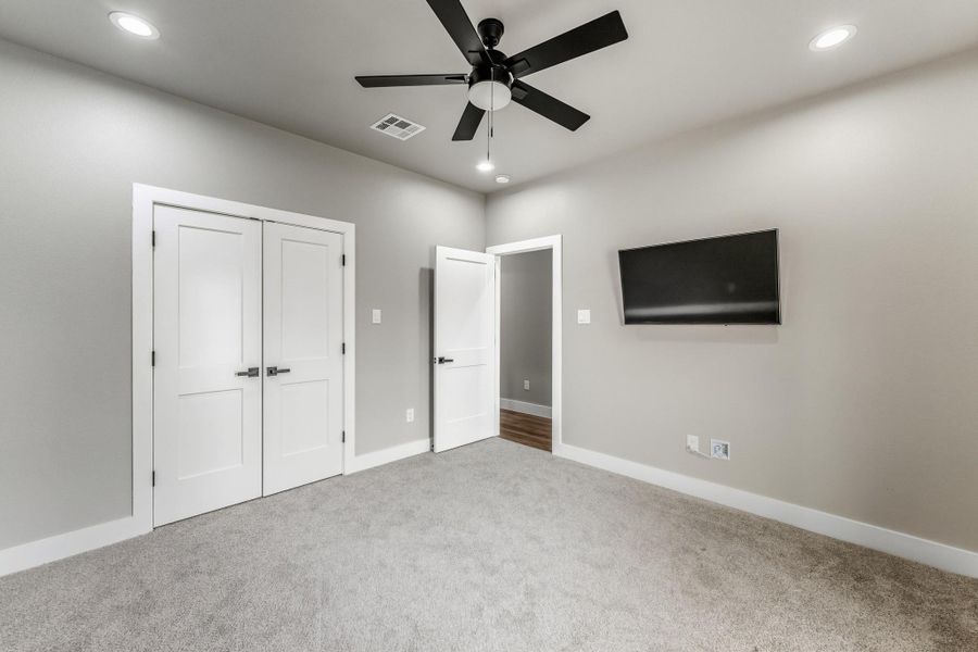 Spacious, unfurnished interior of a new home in , Huntsville (Image 36).