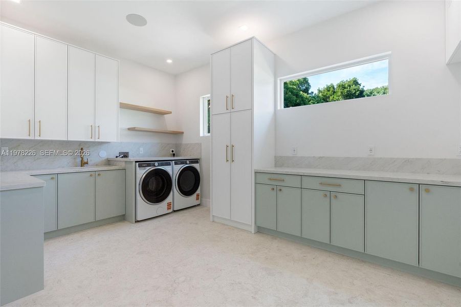Furnished interior view inside a new home in , Islamorada, Village of Islands (Image 66).