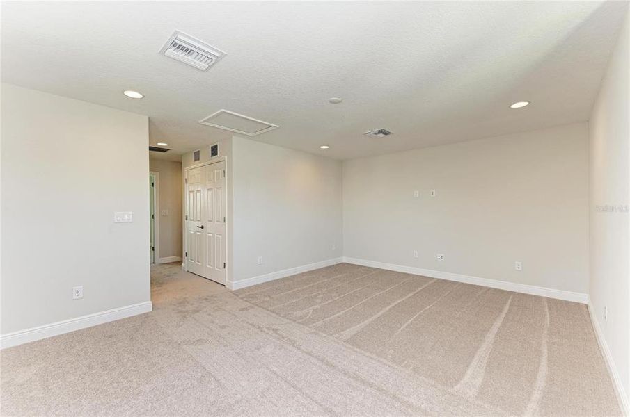 Spacious, unfurnished interior of a new home in Waterset, Apollo Beach (Image 32).
