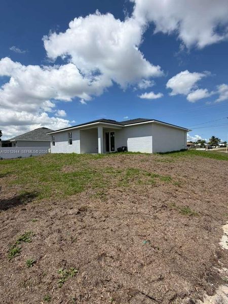 Exterior details and patio area of a home in , Cape Coral (Image 17).