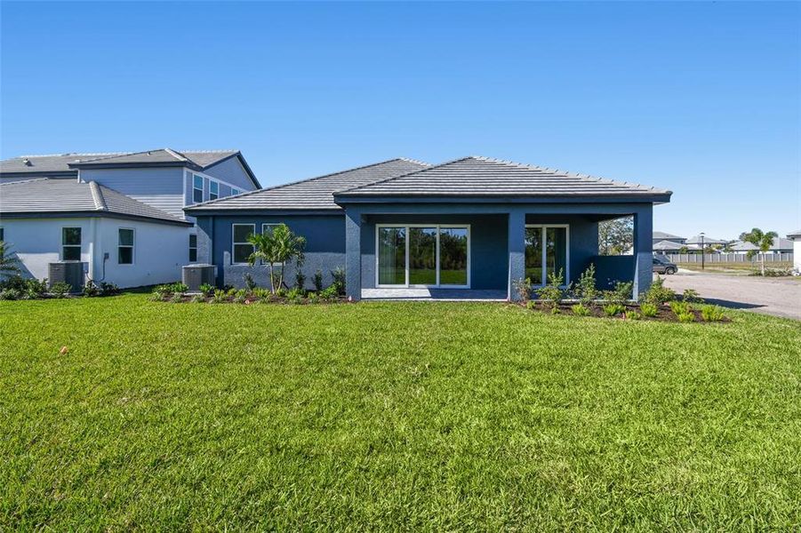Exterior details and patio area of a home in Hawkstone, Sarasota (Image 25).