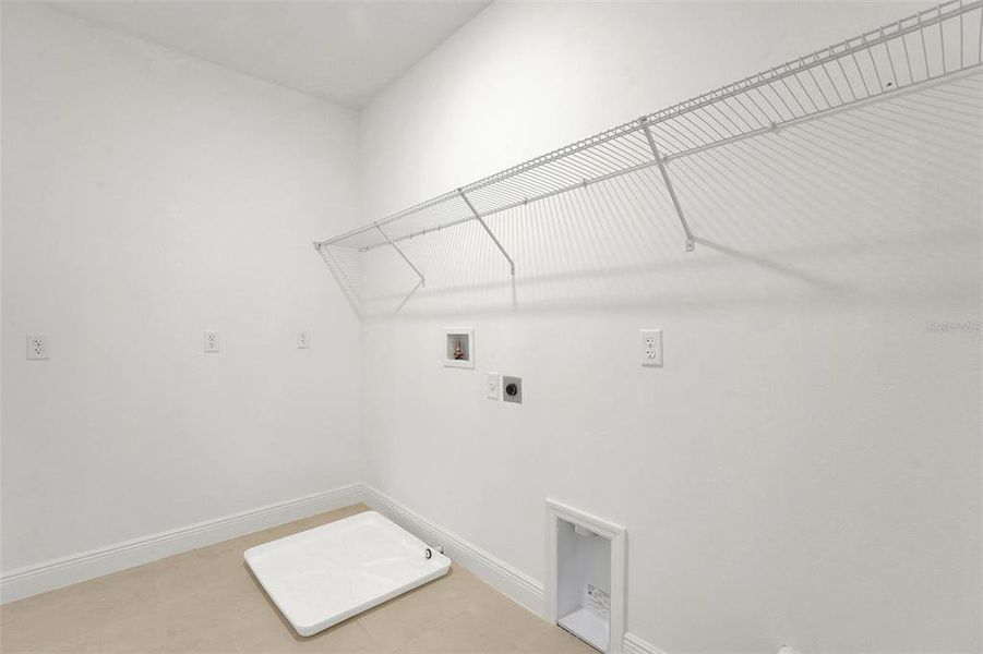 Spacious, unfurnished interior of a new home in Crossroads at Kelly Park, Apopka (Image 33).