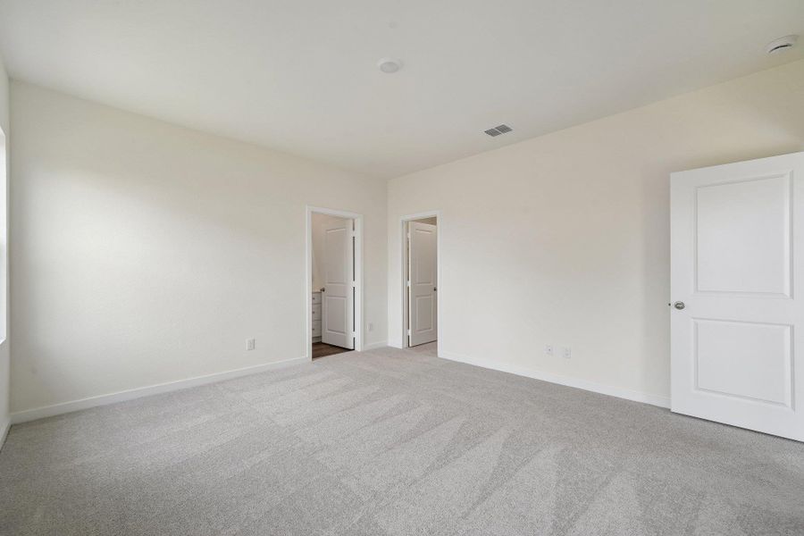 Spacious, unfurnished interior of a new home in Sunset Oaks, Maxwell (Image 24).
