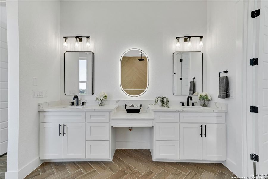 Furnished interior view inside a new home in , La Vernia (Image 13).