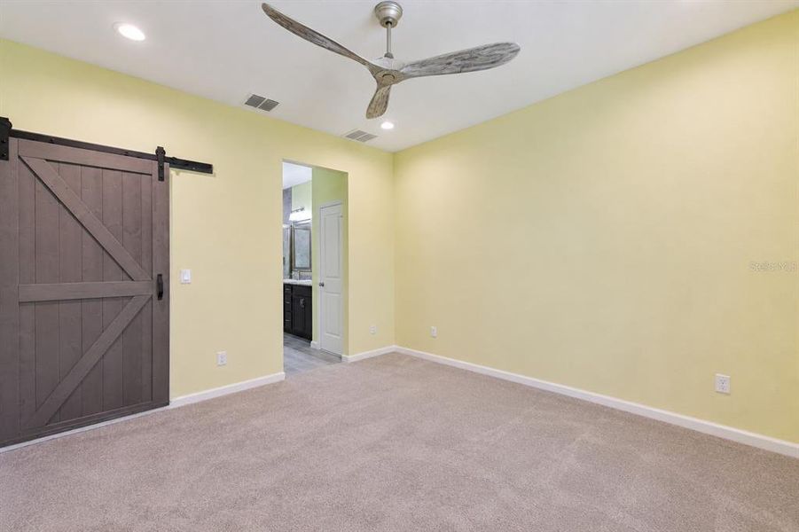 Spacious, unfurnished interior of a new home in , Daytona Beach (Image 24).