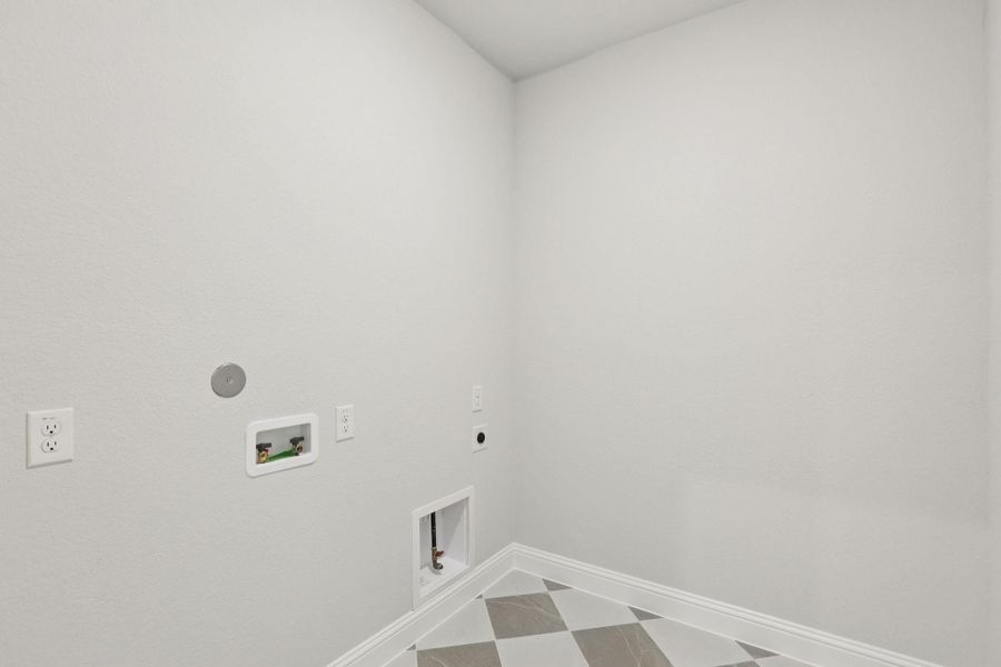 Spacious, unfurnished interior of a new home in Woodhavyn 40', Magnolia (Image 35).