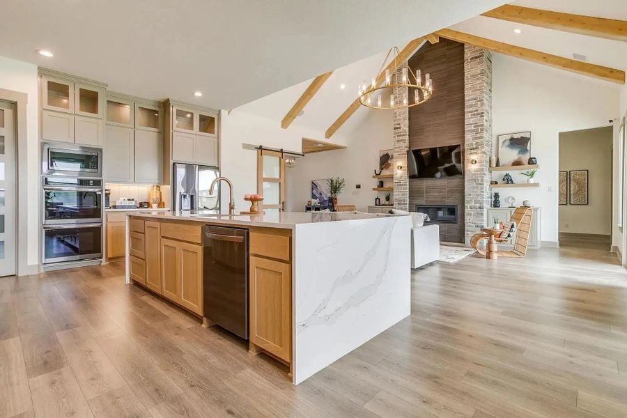 Representative furnished interior of a home built from the The Luke by Elmwood Custom Homes in Ranch at Stone Hill, Waxahachie (Image 31).