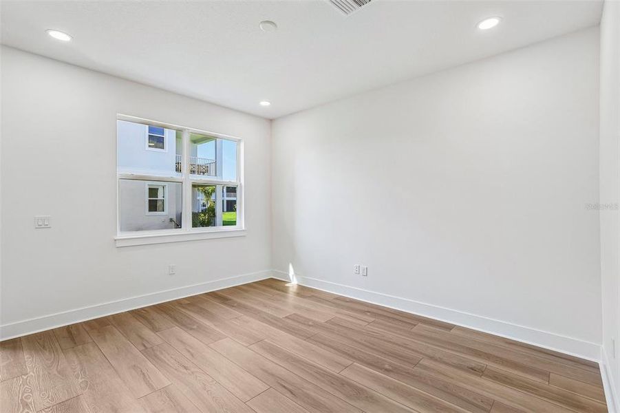 Spacious, unfurnished interior of a new home in Lagoon Residences at Epperson, Wesley Chapel (Image 37).