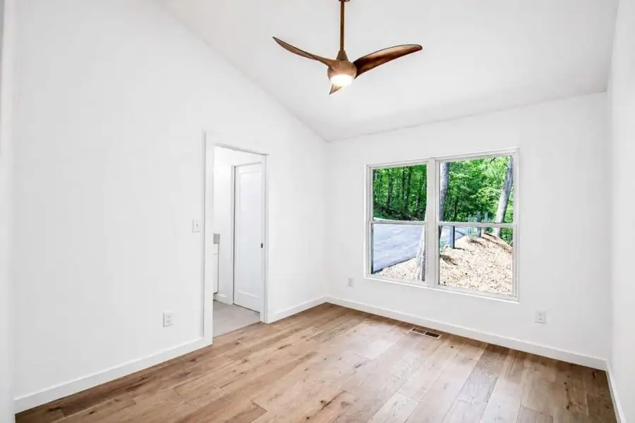 Spacious, unfurnished interior of a new home in , Blue Ridge (Image 23).