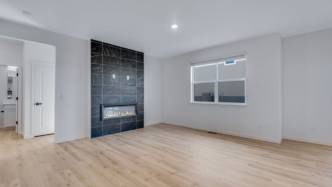 Spacious, unfurnished interior of a new home in Vista Meadows, Fort Lupton (Image 18).