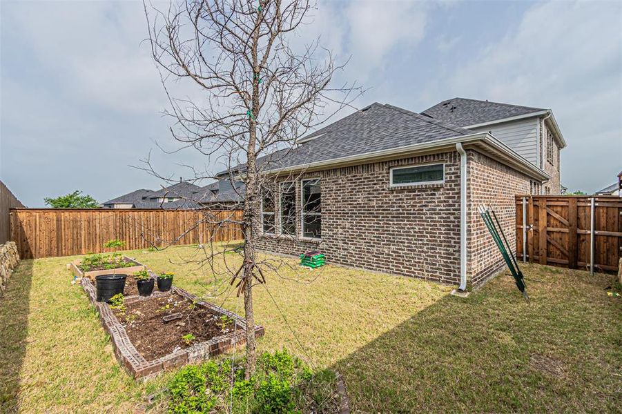 Exterior details and patio area of a home in Stoneridge, Melissa (Image 28).