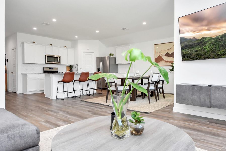 Furnished interior view inside a new home in , Rosharon (Image 14).