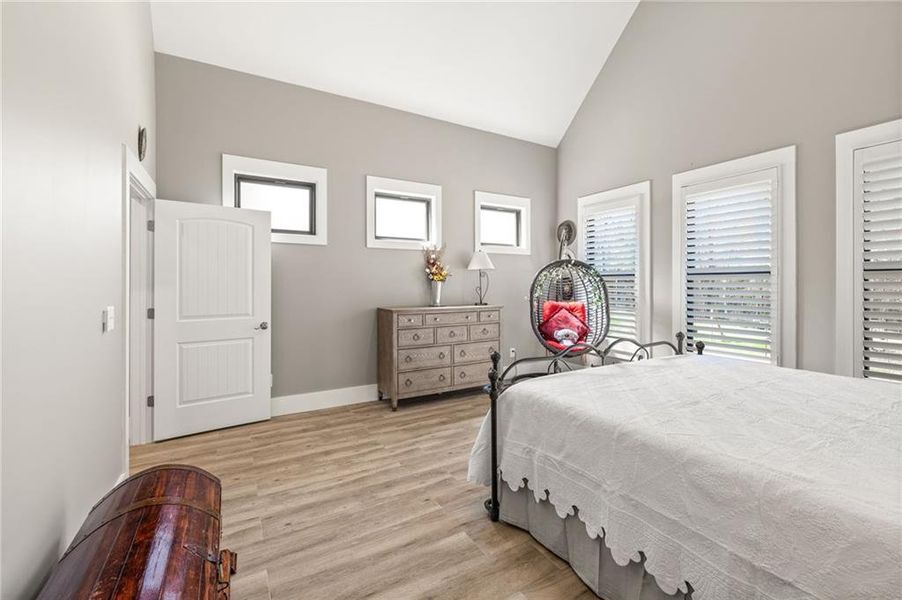 Furnished interior view inside a new home in , Jefferson (Image 33).
