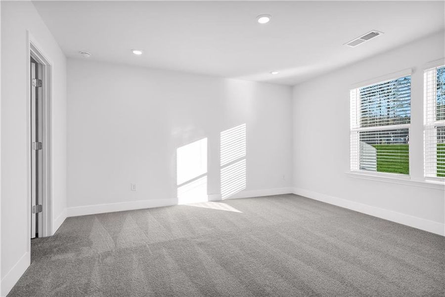 Spacious, unfurnished interior of a new home in Shadow Creek, Jackson (Image 22).