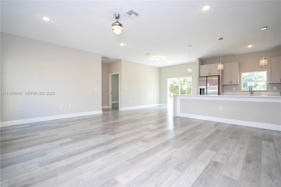Spacious, unfurnished interior of a new home in , Sebring (Image 24).