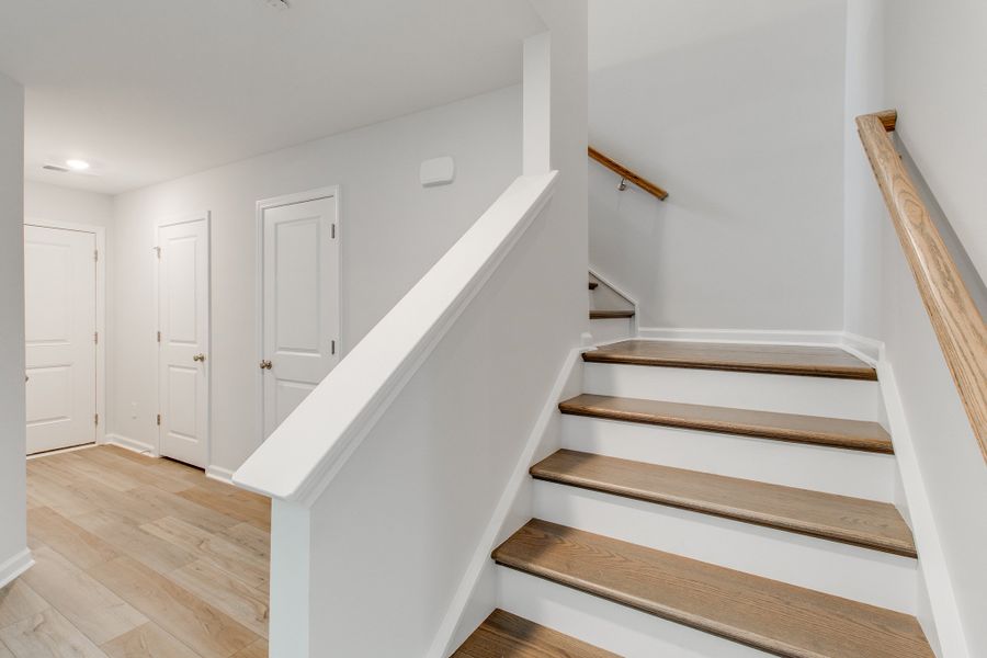 Spacious, unfurnished interior of a new home in Ellington, Elgin (Image 25).