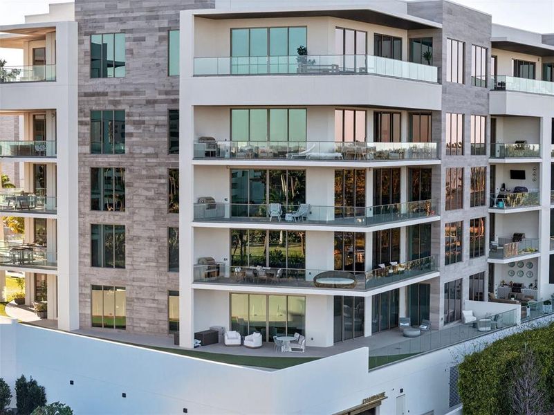 Condo located in Longboat Key, FL showcasing its design and architecture (Image 41). Condo located in Longboat Key, FL showcasing its design and architecture (Image 41).