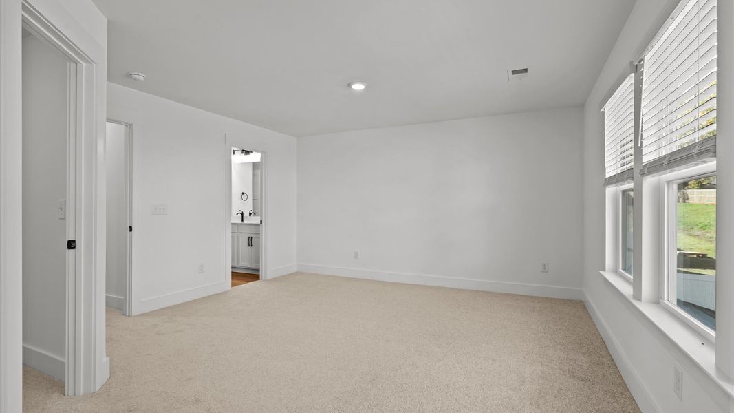 First-class primary suite with en-suite bath and high standards throughout