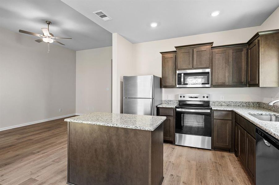 Furnished interior view inside a new home in College Park, Dallas (Image 7).