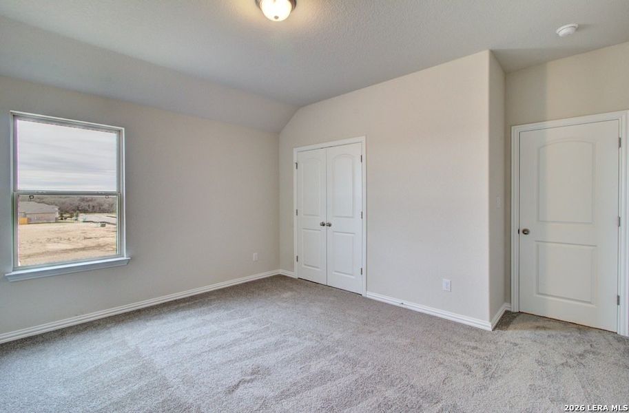Spacious, unfurnished interior of a new home in Stream Waters, Seguin (Image 16).