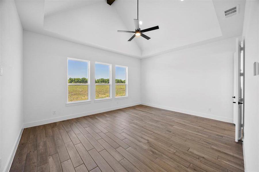 Spacious, unfurnished interior of a new home in , Waxahachie (Image 29).