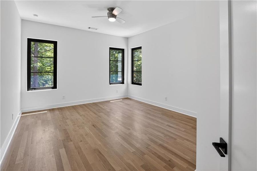 Spacious, unfurnished interior of a new home in , Alpharetta (Image 73).