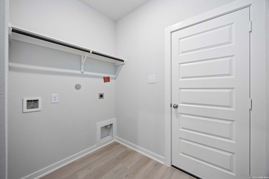 Spacious, unfurnished interior of a new home in Red Hawk Landing, San Antonio (Image 21).