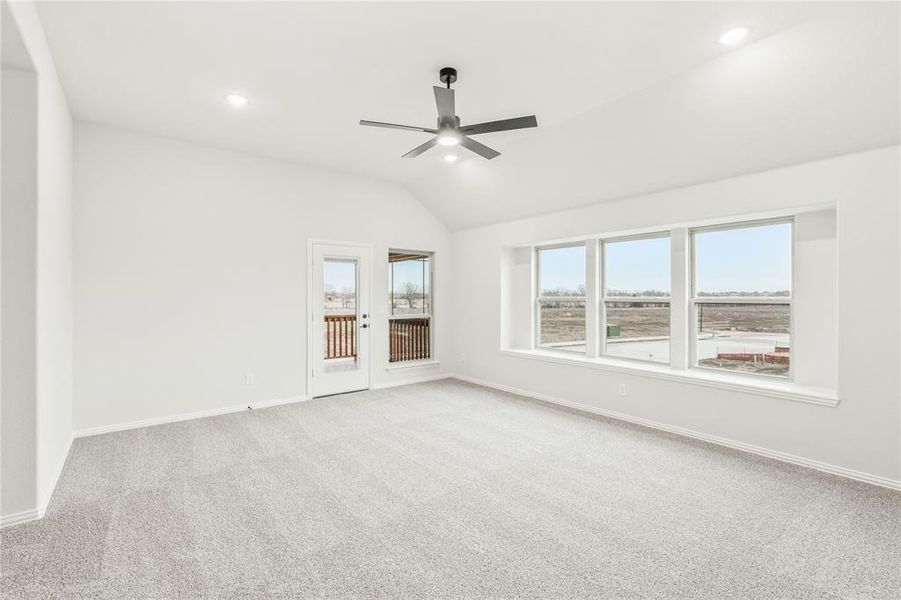 Spacious, unfurnished interior of a new home in Stone River Glen, Royse City (Image 21).