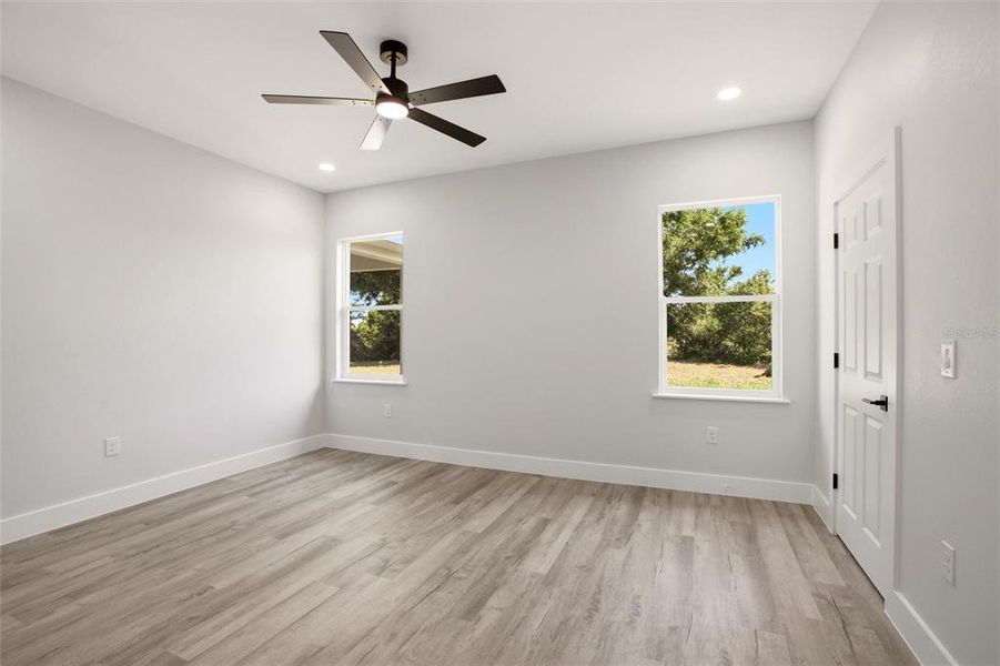 Spacious, unfurnished interior of a new home in , Sebring (Image 16).