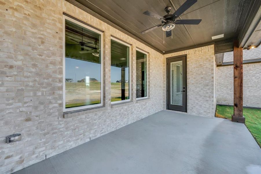 Exterior details and patio area of a home in , Waxahachie (Image 3).