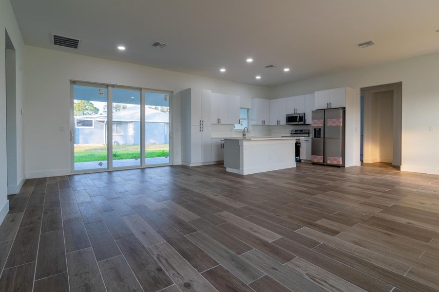 Spacious, unfurnished interior of a new home in , Port Charlotte (Image 20). Spacious, unfurnished interior of a new home in , Port Charlotte (Image 20).