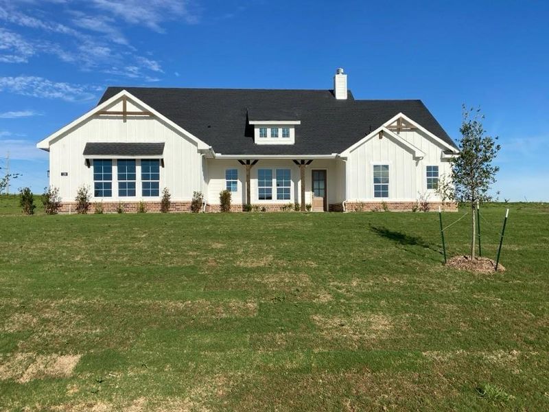 Exterior details and patio area of a home in Hillview Addition, Decatur (Image 4).