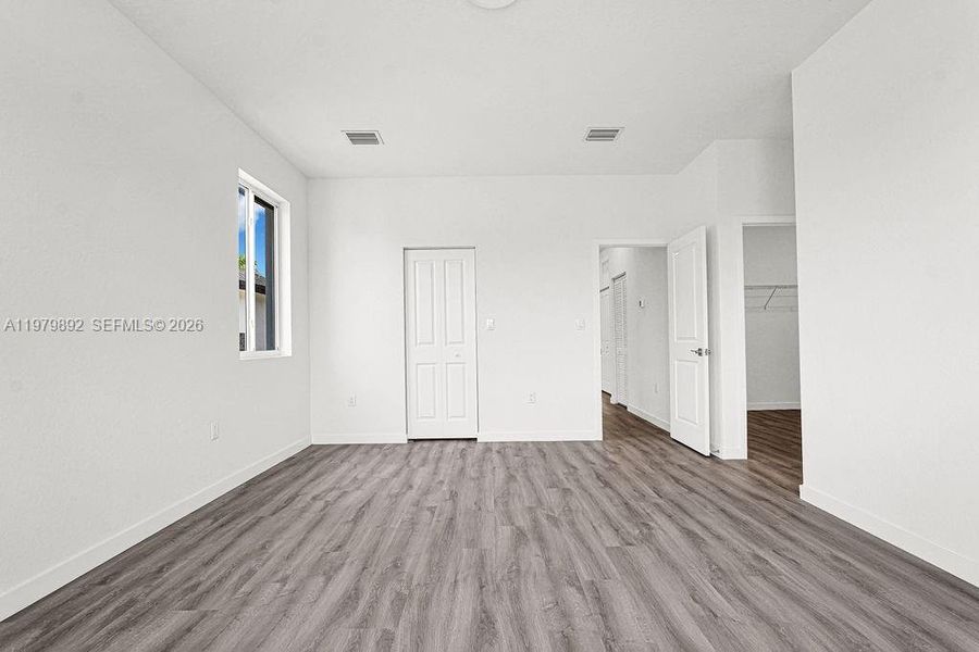 Spacious, unfurnished interior of a new home in , Miami (Image 41).