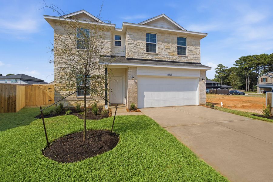 Front exterior of a new home in Cielo, Conroe, TX, highlighting curb appeal (Image 26).