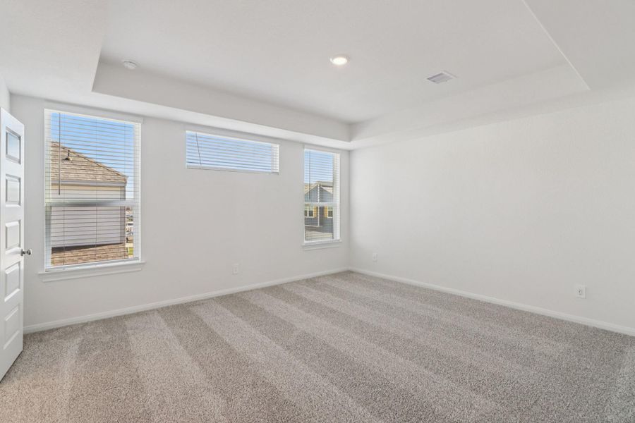 Spacious, unfurnished interior of a new home in Kemah Crossing - Luxe Series, Kemah (Image 34).