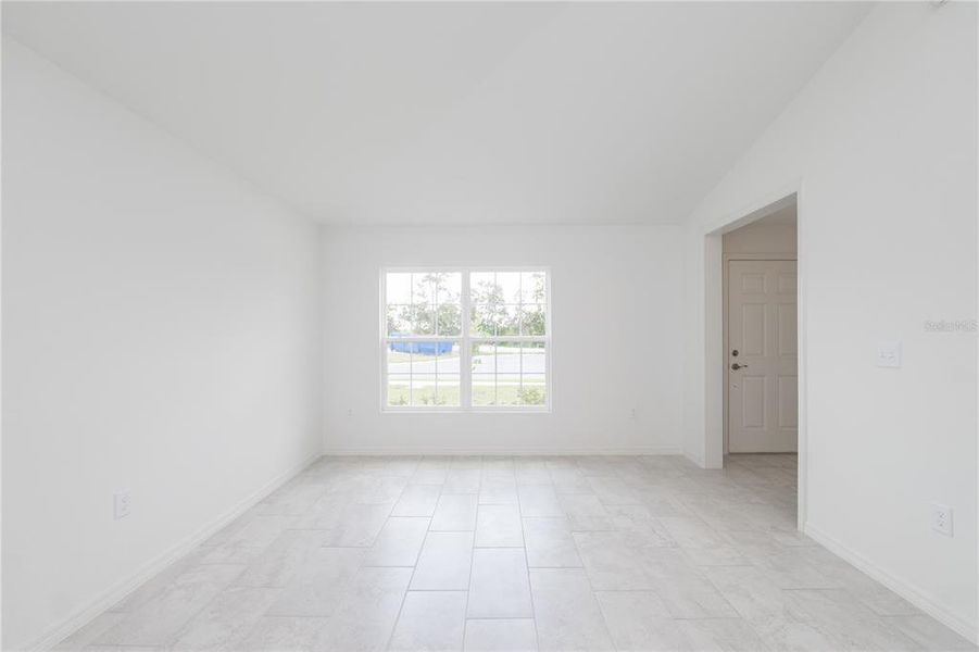 Spacious, unfurnished interior of a new home in , Winter Haven (Image 18).