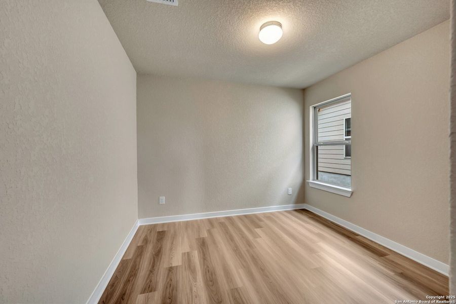 Spacious, unfurnished interior of a new home in Mesquite Ridge, San Antonio (Image 22).