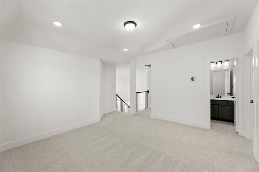 Spacious, unfurnished interior of a new home in Edgewood Creek, Celina (Image 29).