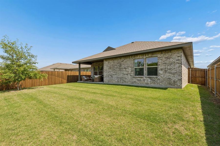 Exterior details and patio area of a home in , Dallas (Image 4).