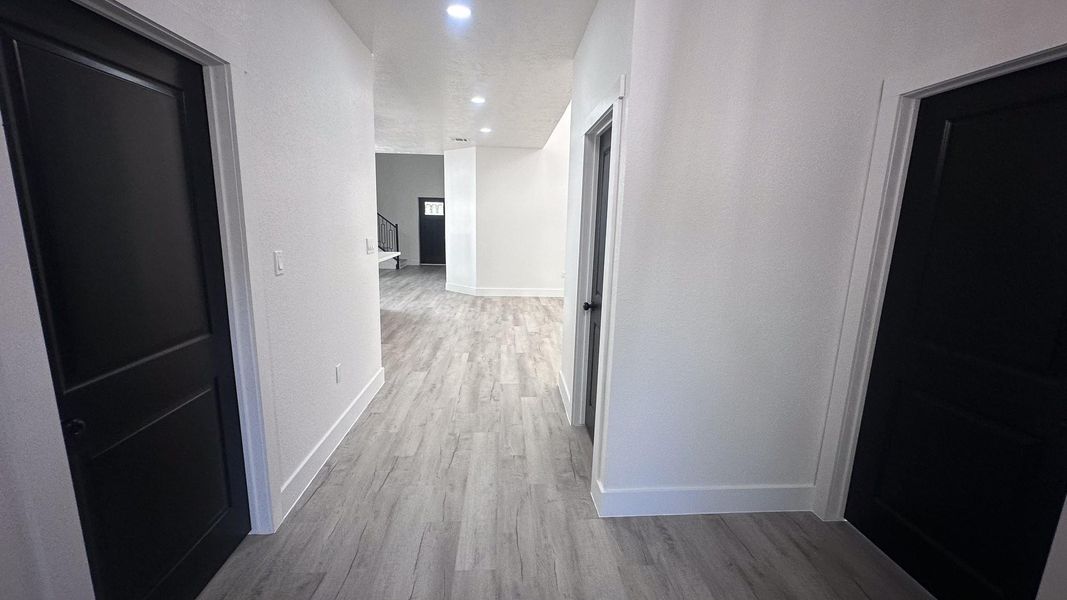 Spacious, unfurnished interior of a new home in , Navasota (Image 10).