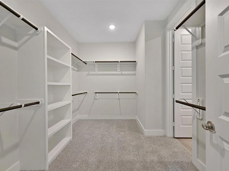 Spacious, unfurnished interior of a new home in Lago Mar, Santa Fe (Image 31).