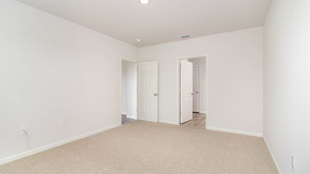 Spacious, unfurnished interior of a new home in Cypress Bay West, Palm Bay (Image 14).