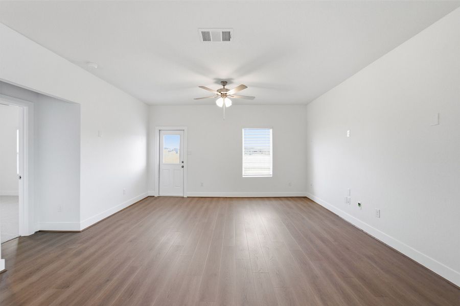 Spacious, unfurnished interior of a new home in Paramount, Kyle (Image 20).