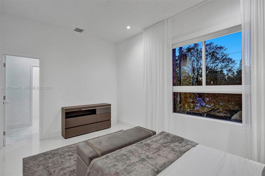 Furnished interior view inside a new home in , Fort Lauderdale (Image 8).