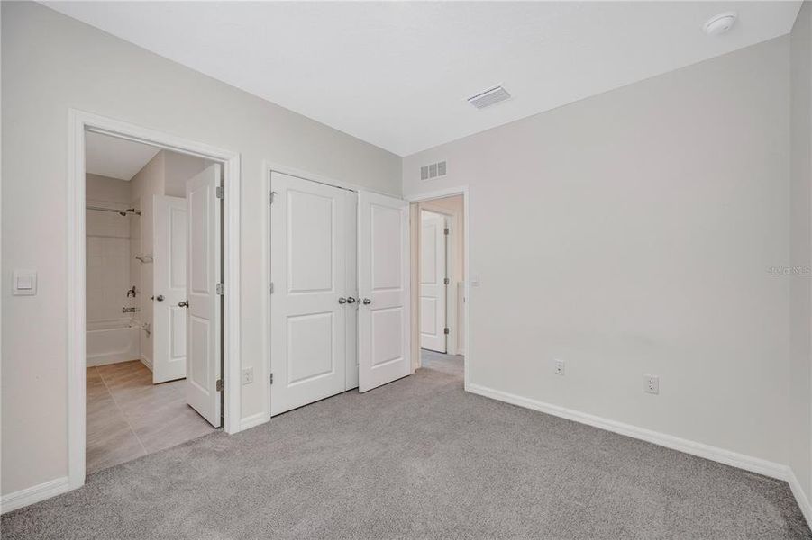 Spacious, unfurnished interior of a new home in , Wesley Chapel (Image 41).