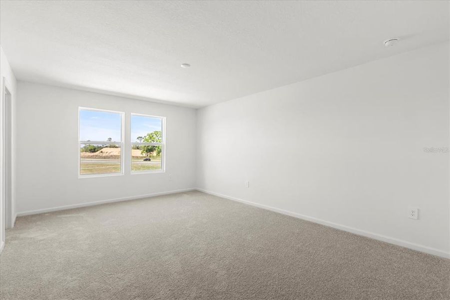 Spacious, unfurnished interior of a new home in , Ocala (Image 30).